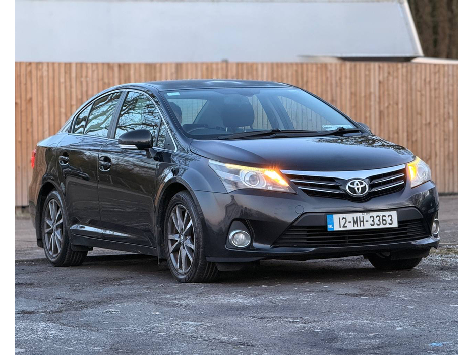 2012 Toyota Avensis - image 9