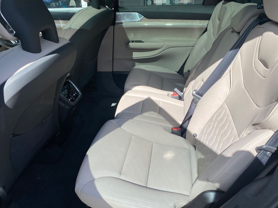 2025 Volvo EX90 - image 16