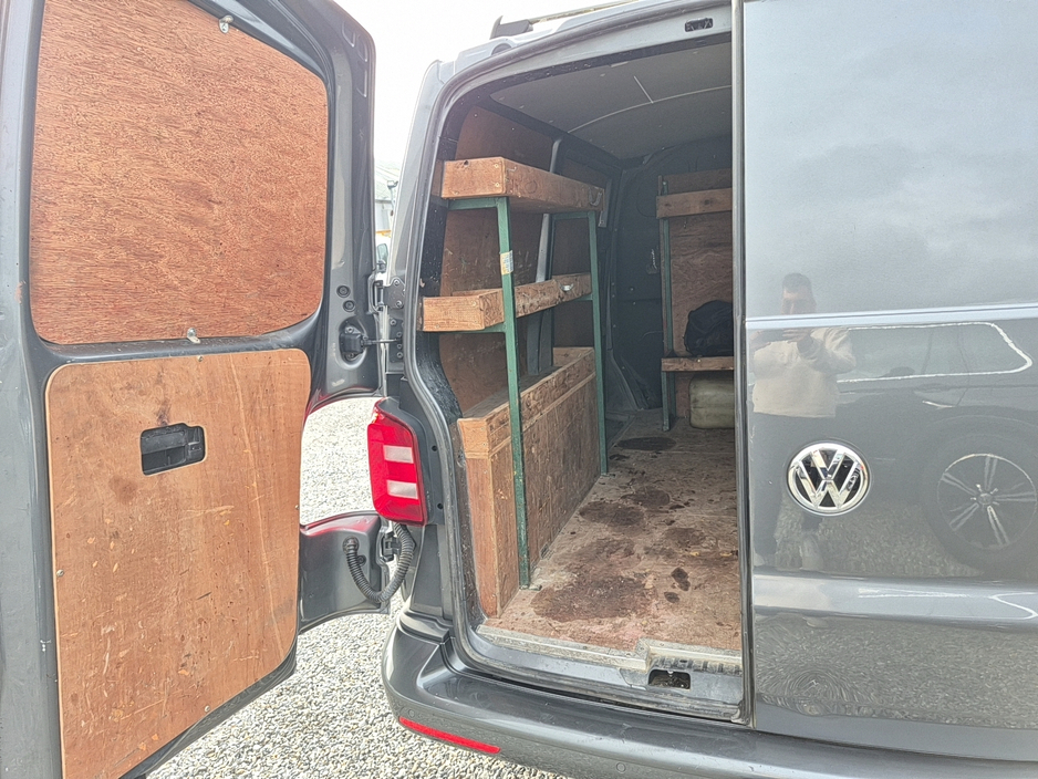 2017 Volkswagen Transporter - image 12