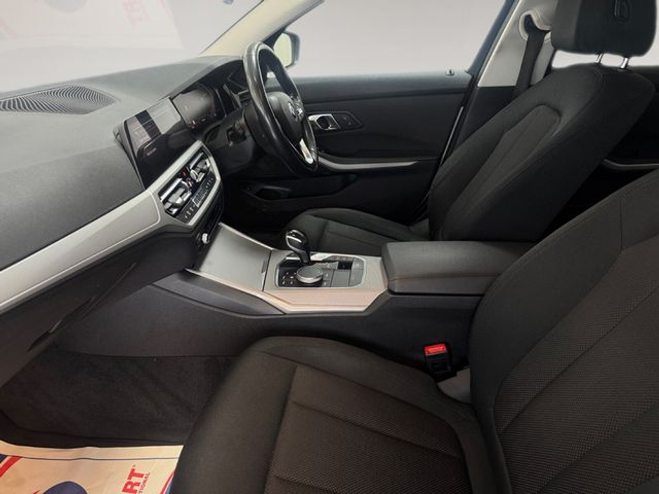 2019 BMW 3 Series - image 17