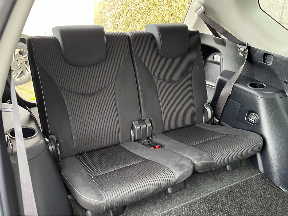 2019 Toyota Prius+ - image 10