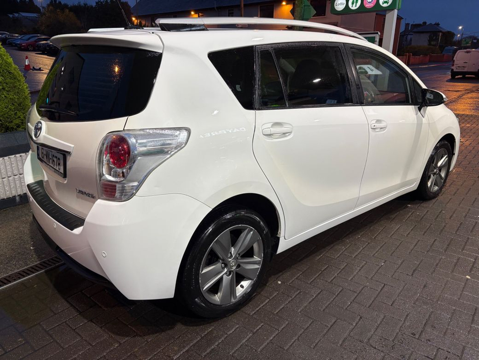 2016 Toyota Verso - image 8