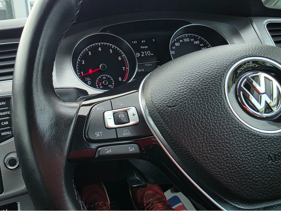 2015 Volkswagen Golf - image 17