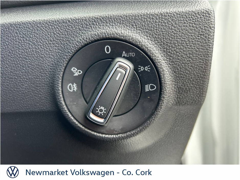 2023 Volkswagen T-Roc - image 8