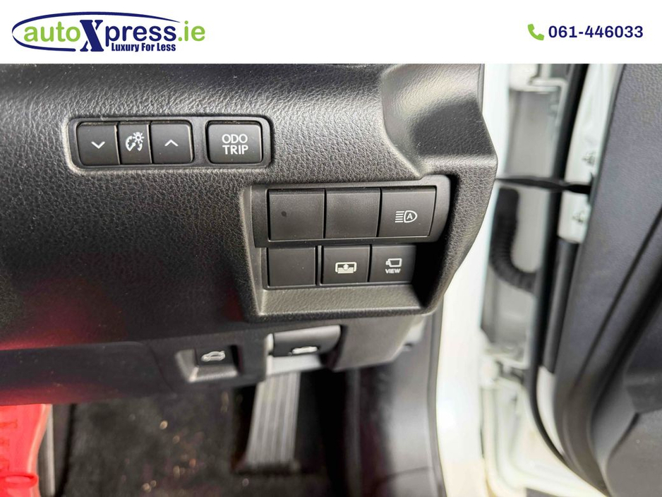 2023 Lexus IS 300 h - image 6