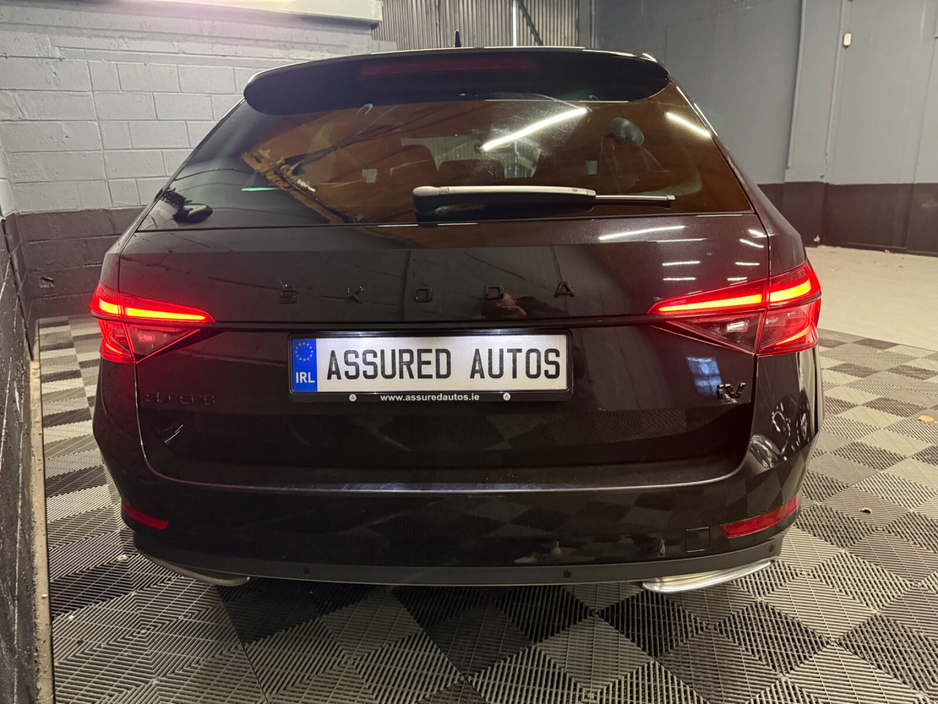 2022 Skoda Superb - image 4