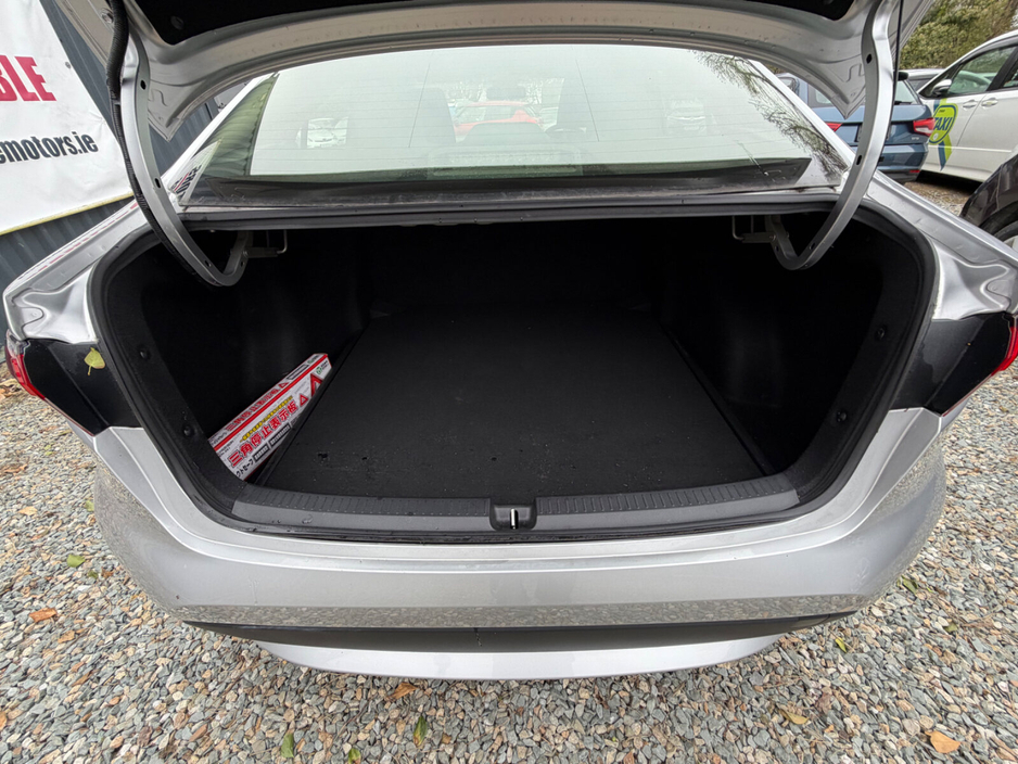 2020 Toyota Corolla - image 7