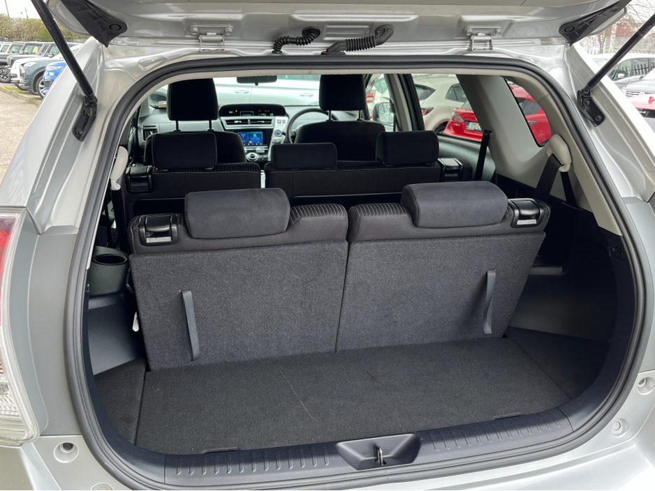 2019 Toyota Prius+ - image 9