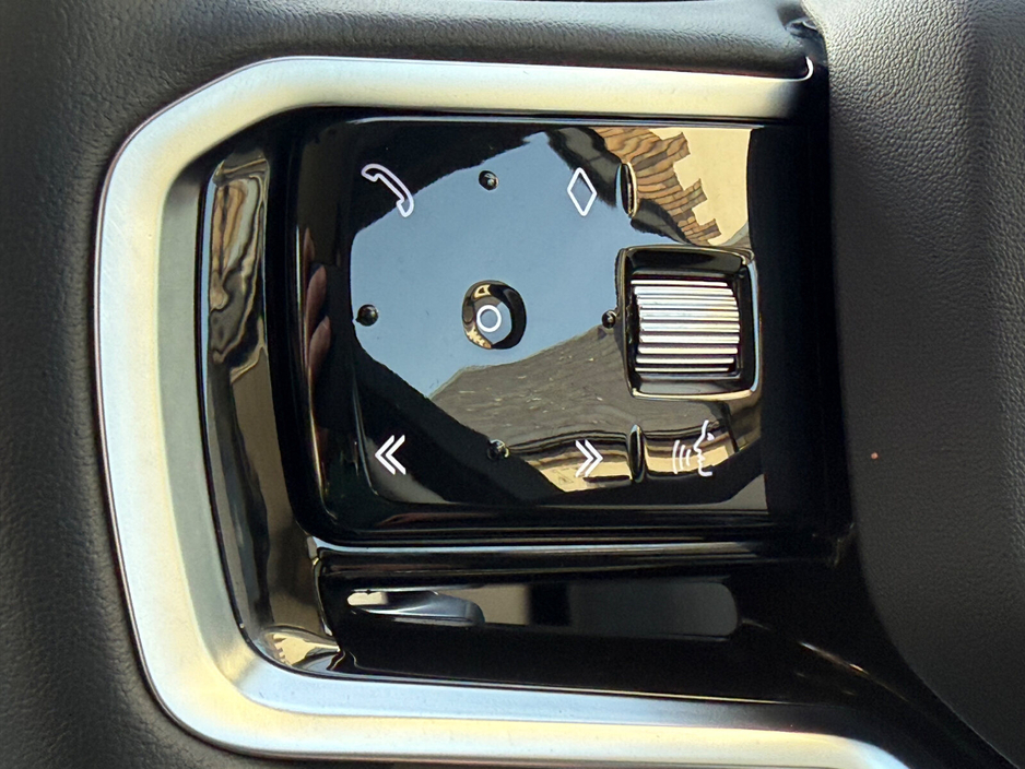 2023 Land Rover Range Rover Velar - image 19