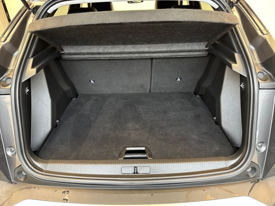 2021 Peugeot 2008 - image 9