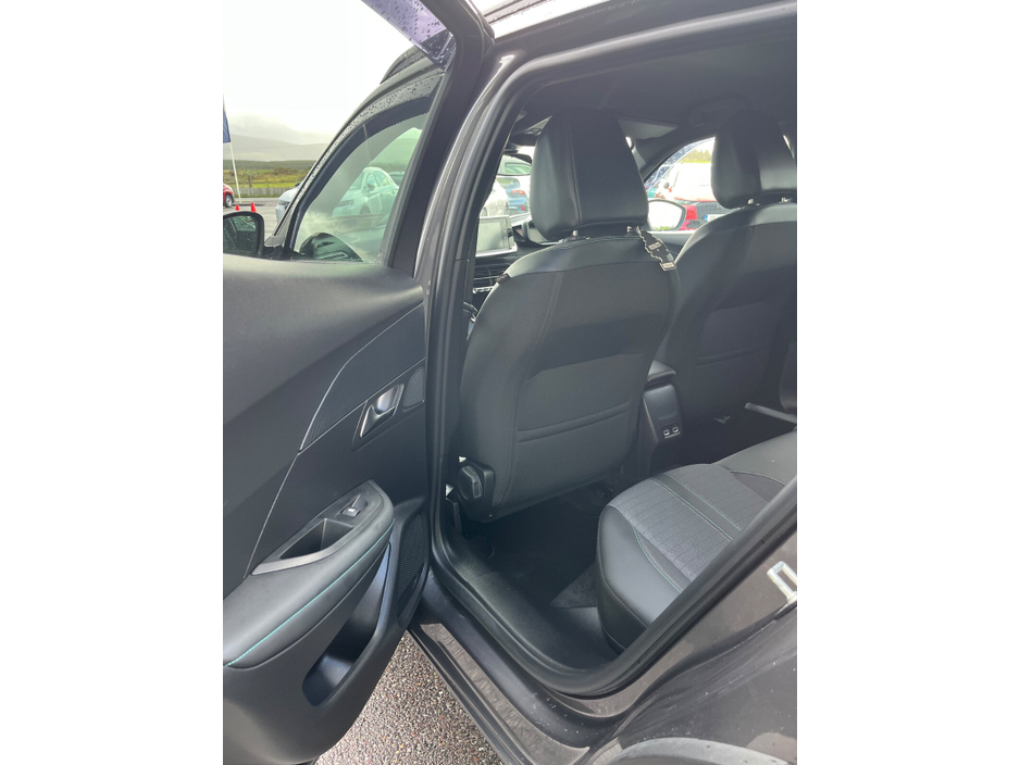 2023 Peugeot 2008 - image 9