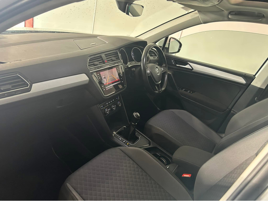 2019 Volkswagen Tiguan - image 2