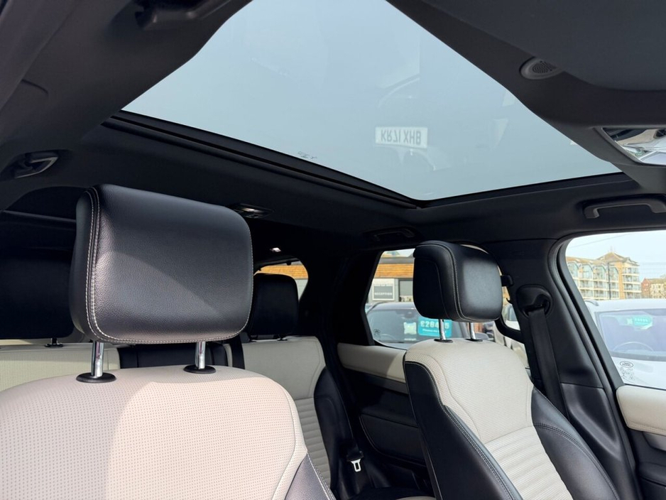 2021 Land Rover Discovery - image 19