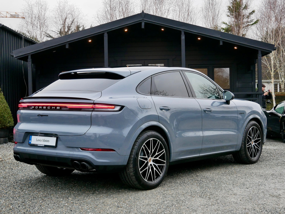 2025 Porsche Cayenne Cayenne E-Hybrid Coup&eacute; €123,950
