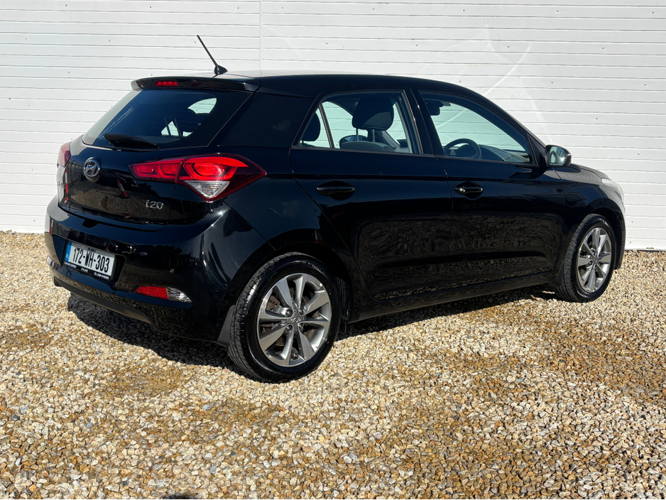 2017 Hyundai i20 - image 2