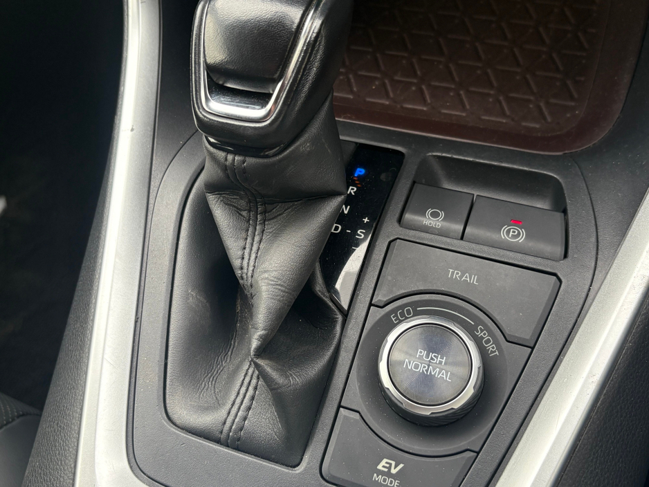 2022 Toyota Rav4 - image 8