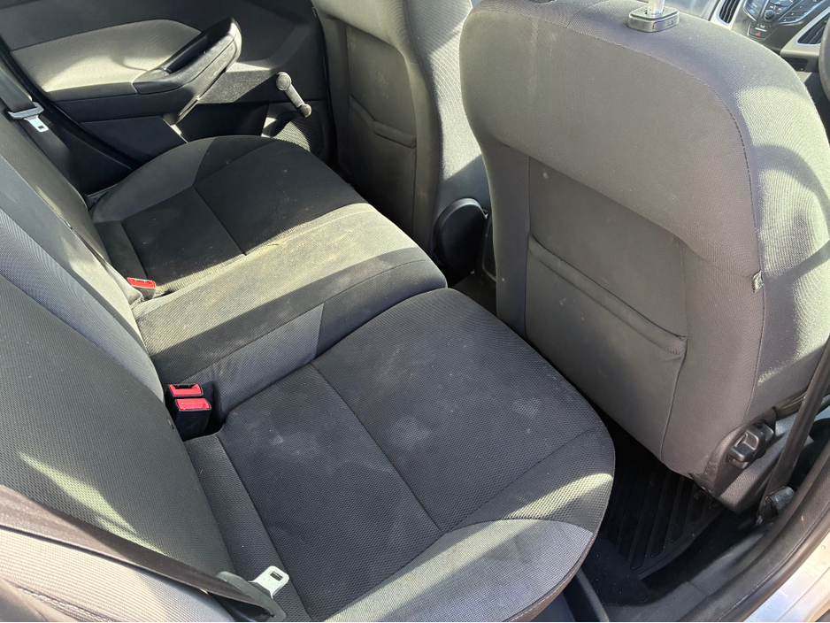 2012 Ford Focus - image 6