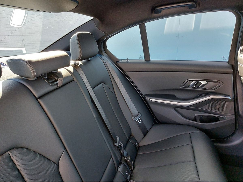 2025 BMW 3 Series - image 11