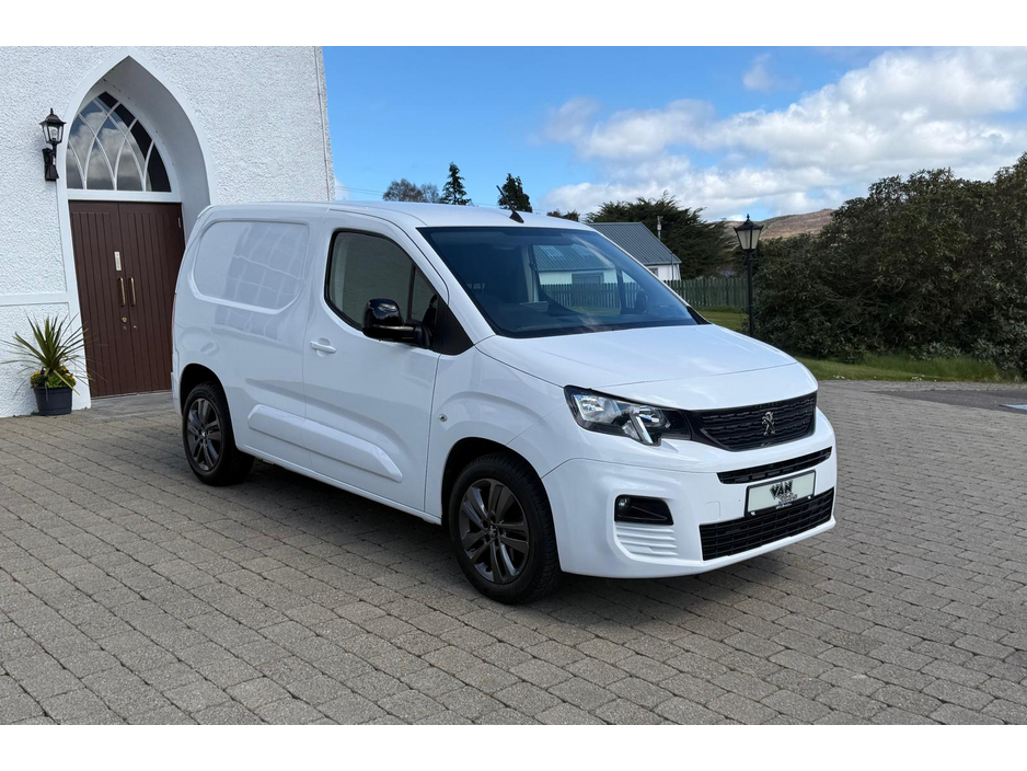 2020 Peugeot Partner - image 10