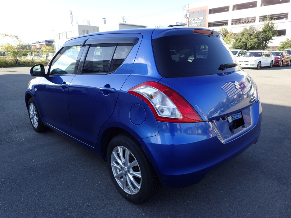 2016 Suzuki Swift - image 4