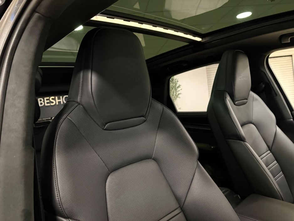 2024 Porsche Cayenne - image 35