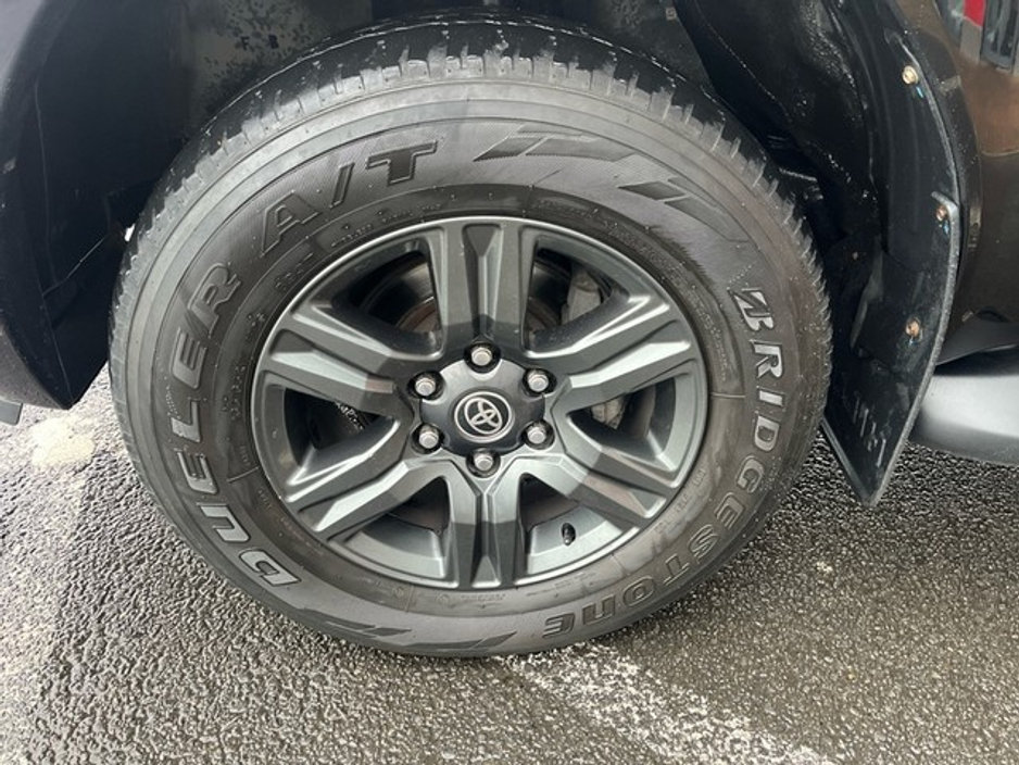 2021 Toyota Hilux - image 12