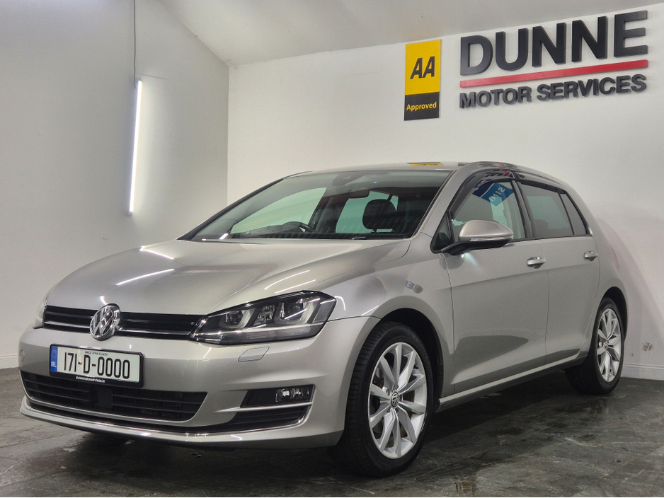 2017 Volkswagen Golf **HIGHLINE**ONLY 63000KMS**ALCANTARA SEATS*17" ALLOYS**BLIND SPOT WARNING**LANE ASSIST**KEYLESS ENTRY AND START**ADAPTIVE CRUISE CONTROL**DUAL ZONE CLIMATE CONTROL*REVERSE CAMERA*BLUETOOTH STREAMI €16,949