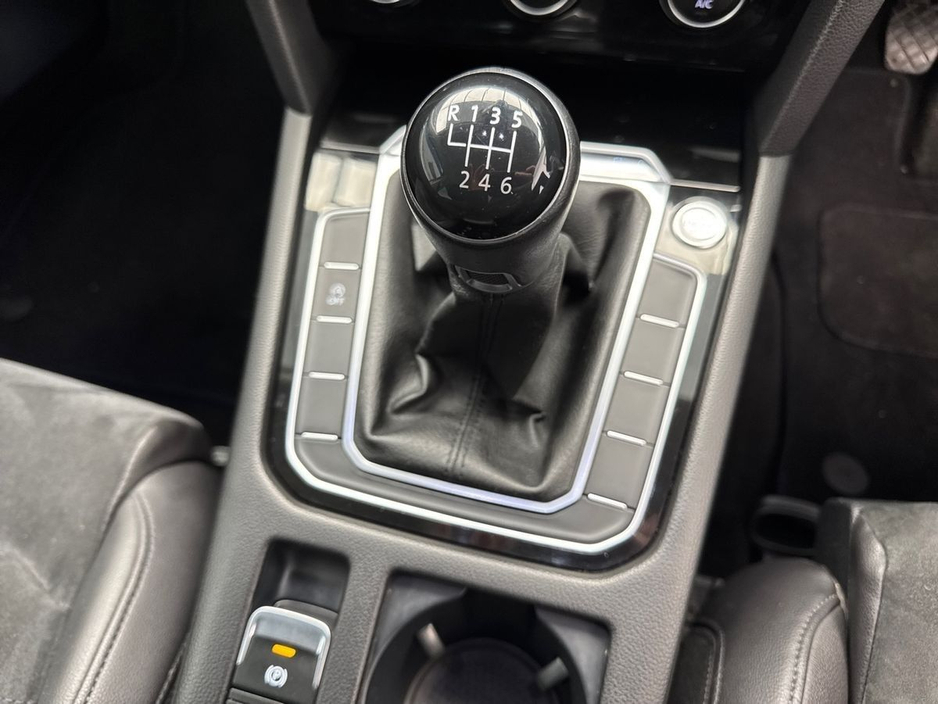 2019 Volkswagen Passat - image 17