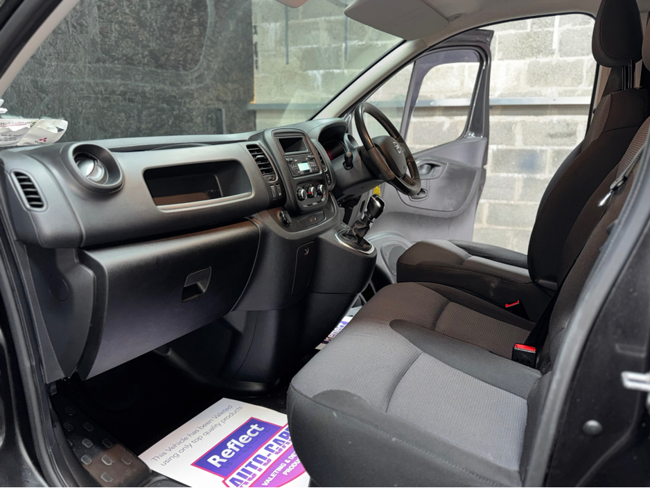 2021 Nissan NV300 - image 7