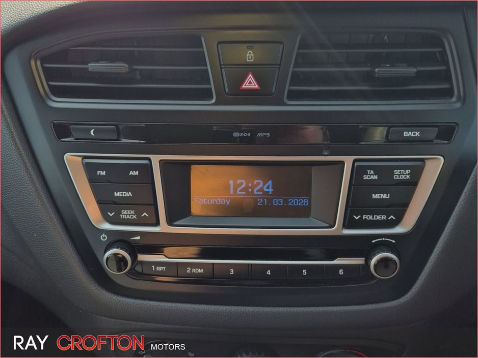 2017 Hyundai i20 - image 12