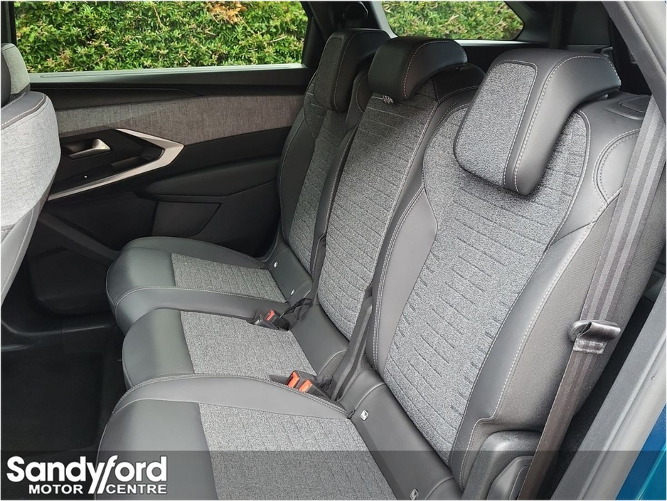 2025 Peugeot 5008 - image 13