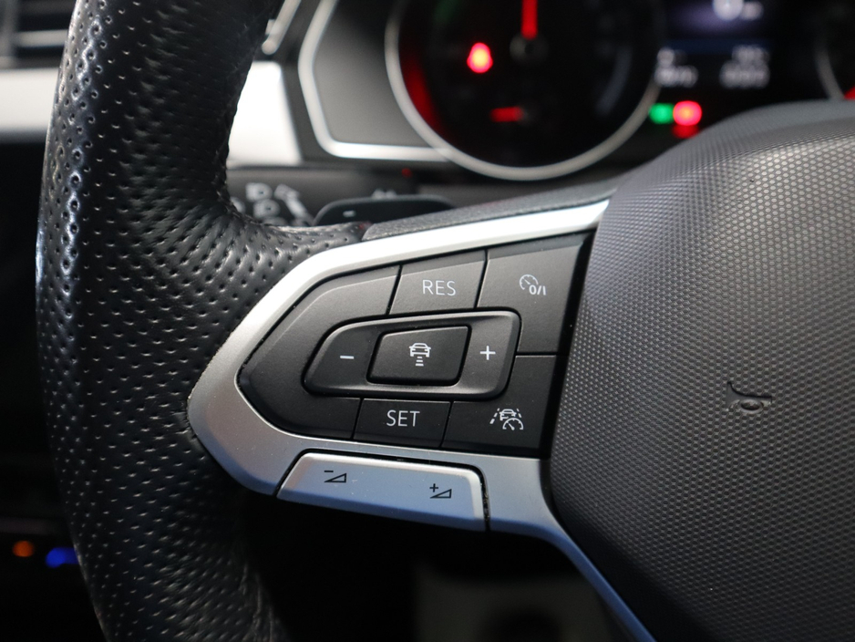 2021 Volkswagen Passat - image 12