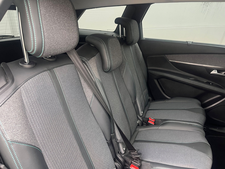 2021 Peugeot 5008 - image 8