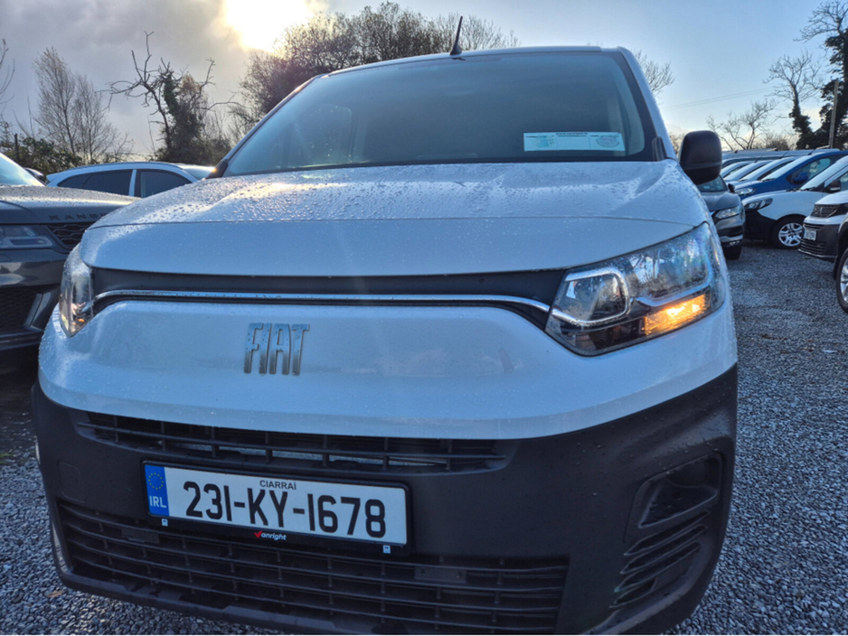 2023 Fiat Doblo - image 4