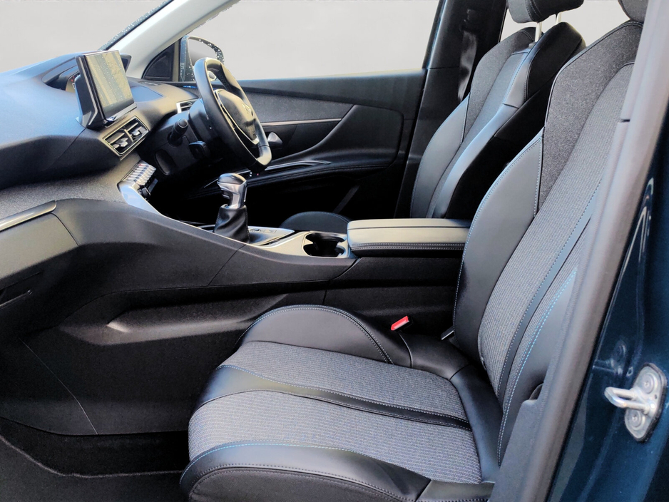 2022 Peugeot 3008 - image 17