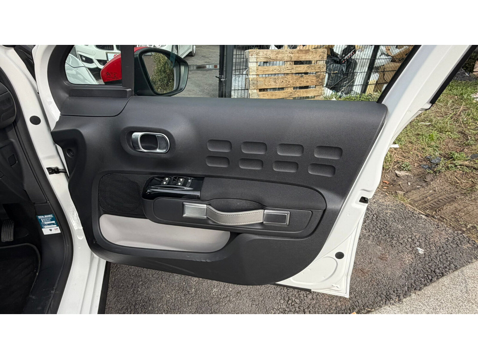 2017 Citroen C3 - image 11