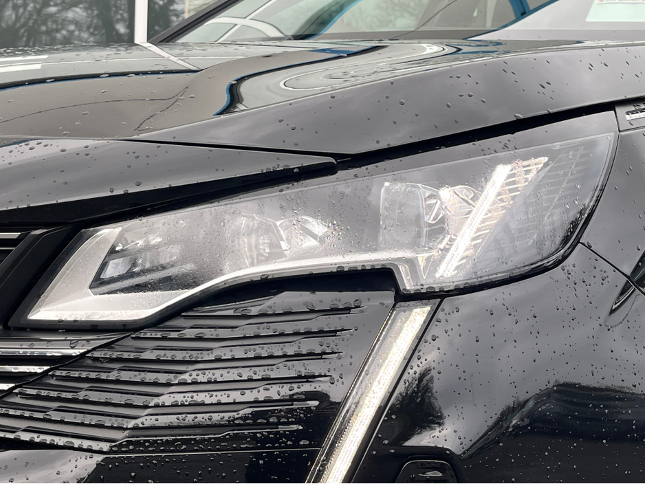 2023 Peugeot 3008 - image 3