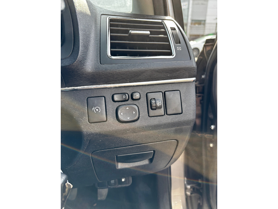 2015 Toyota Avensis - image 10