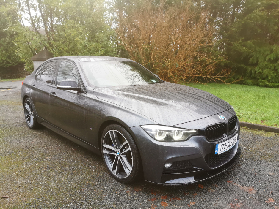 2017 BMW 3 Series - image 13