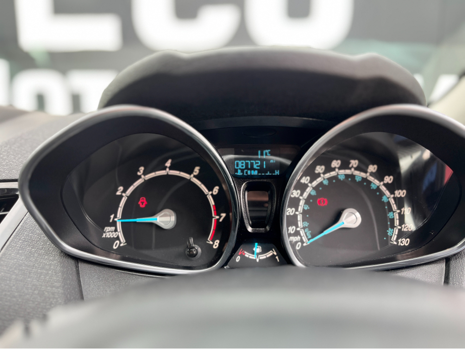 2014 Ford Fiesta - image 11