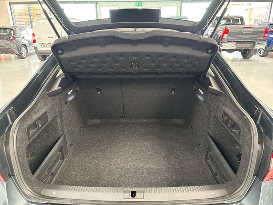 2021 Skoda Superb - image 10