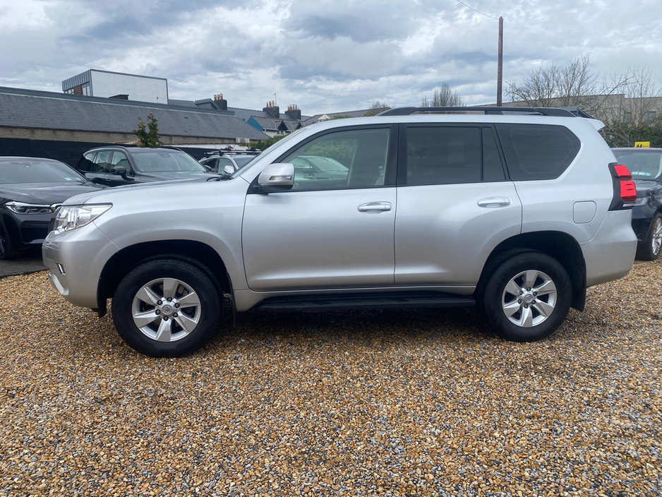 2020 Toyota Landcruiser - image 14