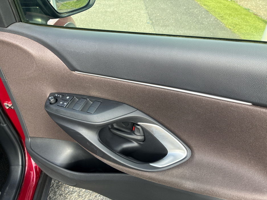 2022 Toyota Yaris Cross - image 11