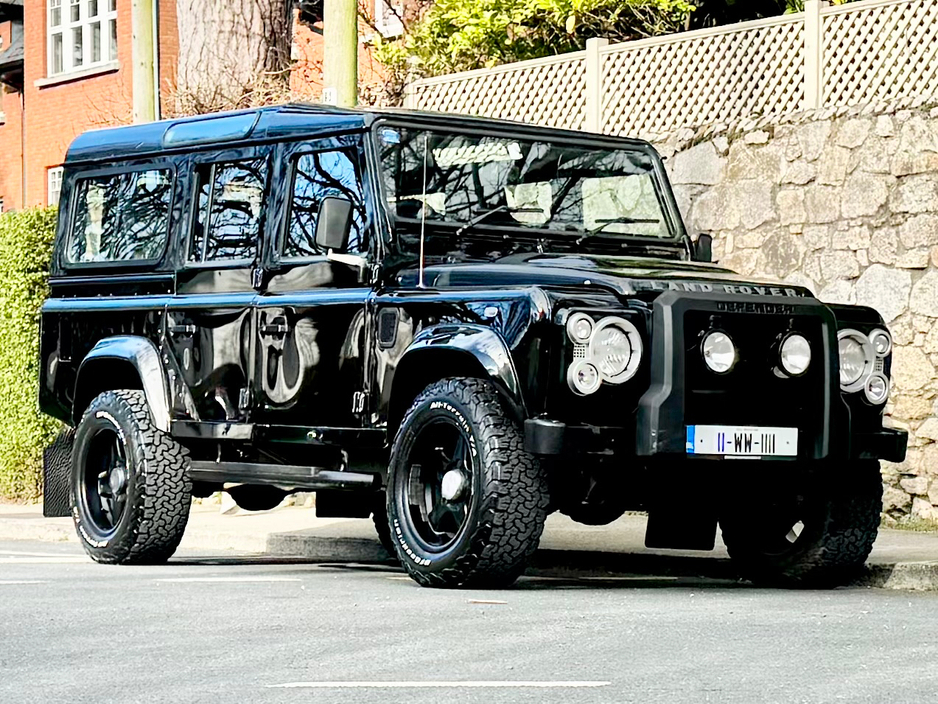 2011 Land Rover Defender - image 5