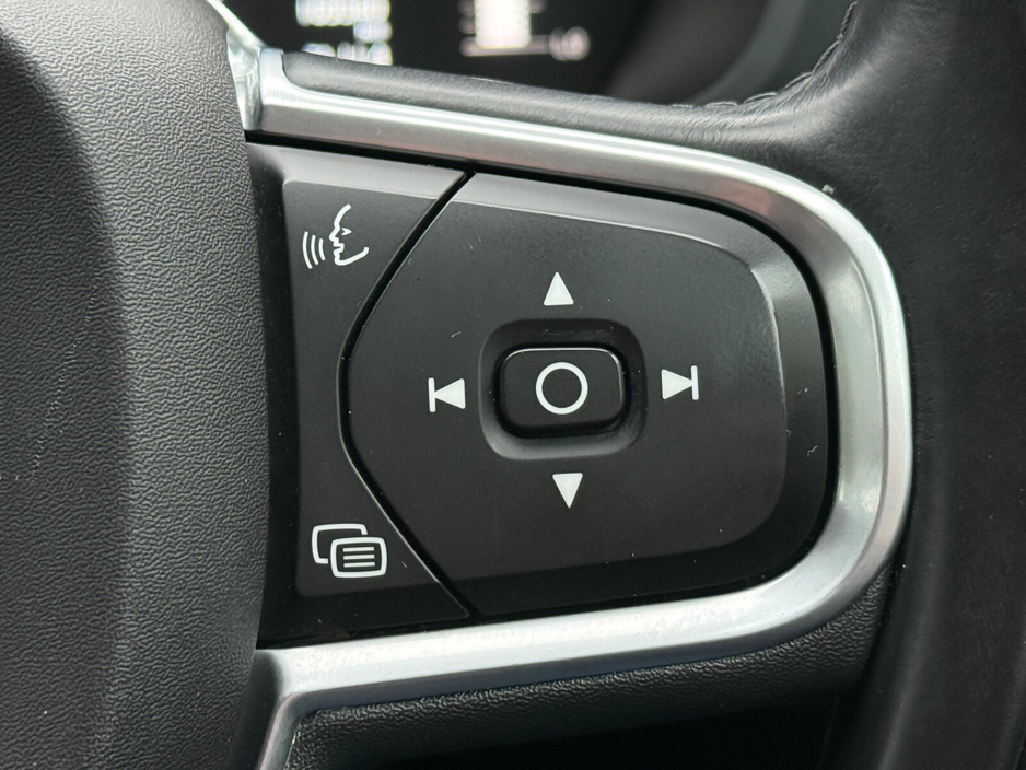 2018 Volvo XC60 - image 20