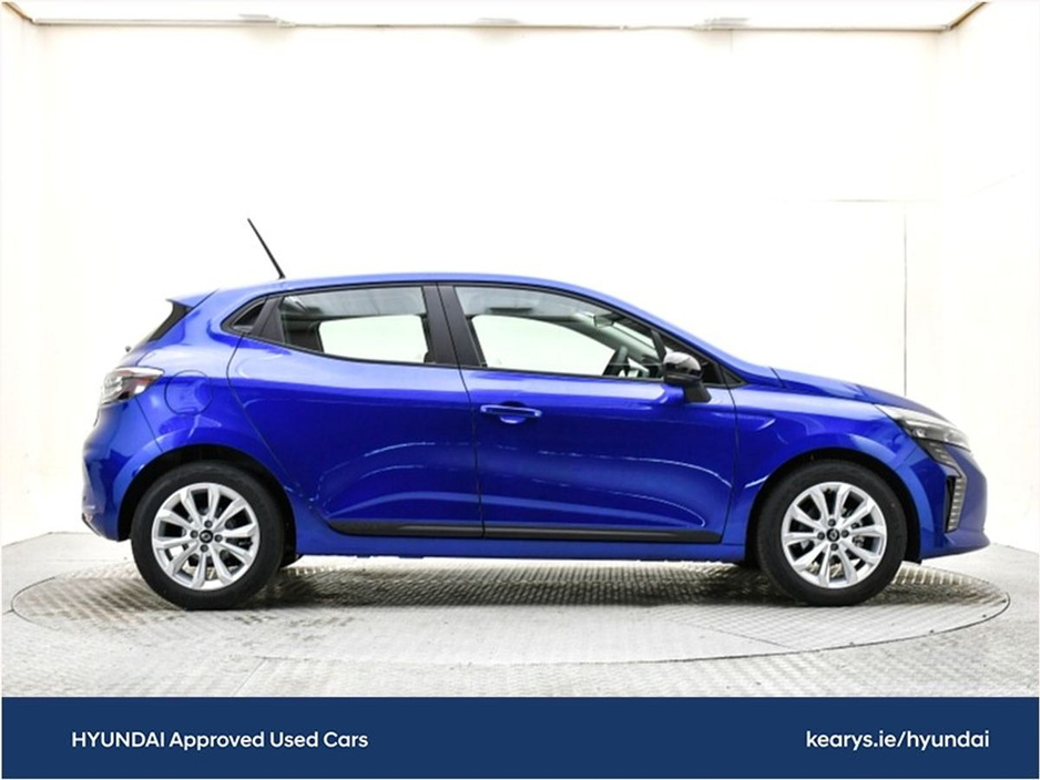 2025 Renault Clio - image 17