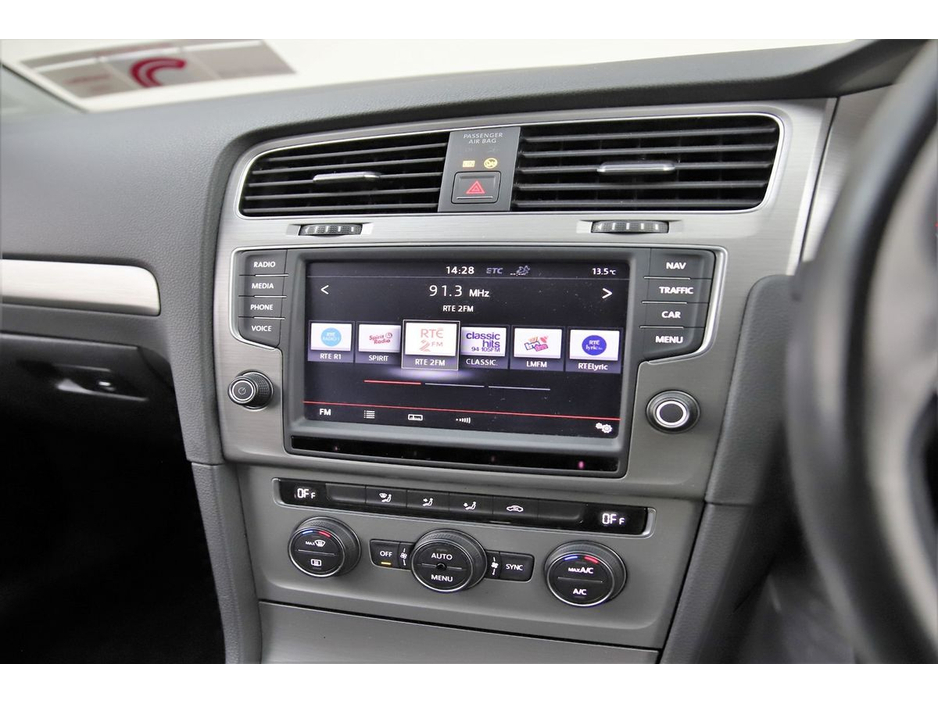 2016 Volkswagen Golf - image 21