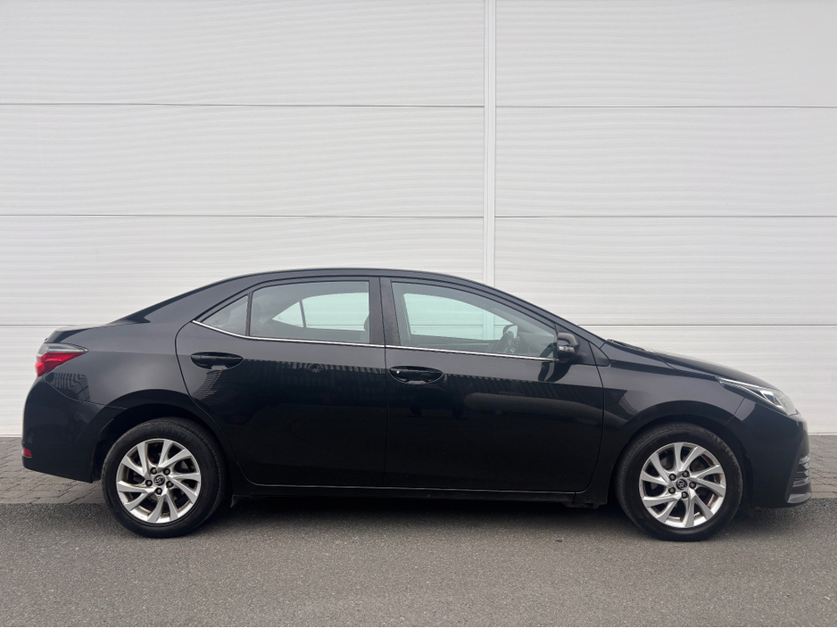 2018 Toyota Corolla - image 2