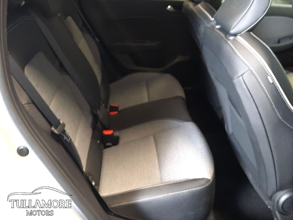 2025 Renault Clio - image 16