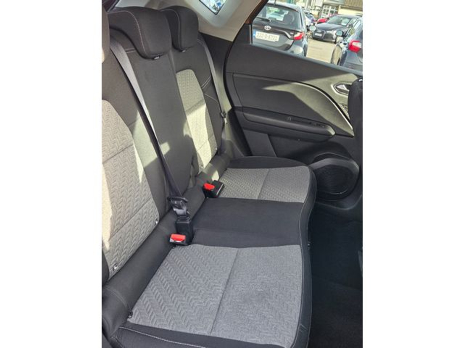 2022 Renault Captur - image 7